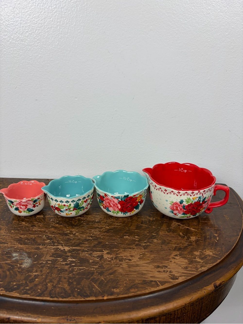 The Pioneer Woman Cheerful rose floral ceramic measuring cup set